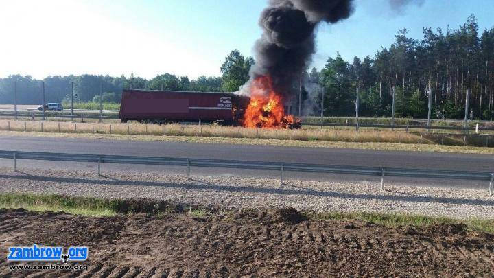 3 osoby spłonęły w wypadku na S8 [FOTO+VIDEO]