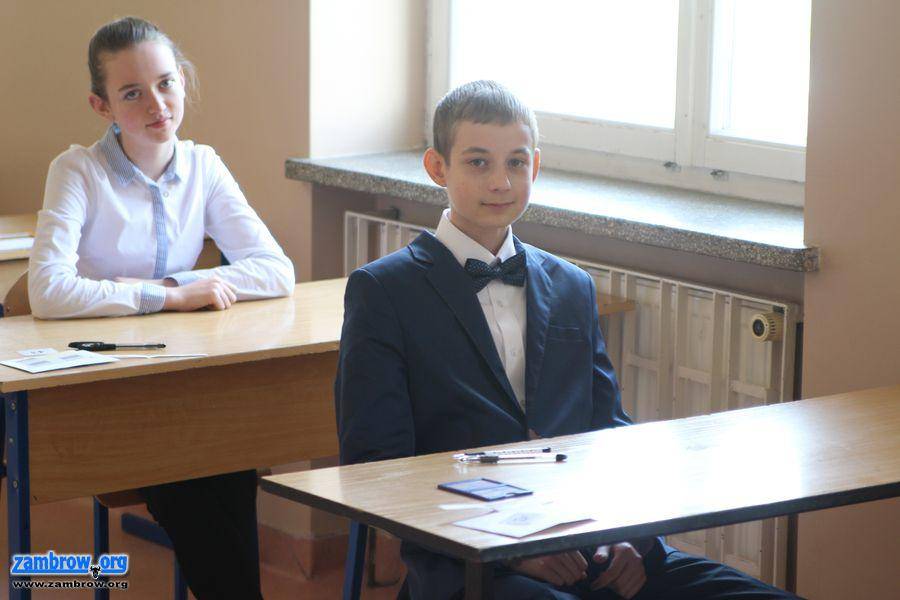 Gimnazjaliści po I części egzaminu [foto]