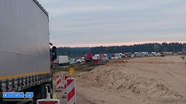Ciągnik siodłowy w rowie. Kierowca był pijany