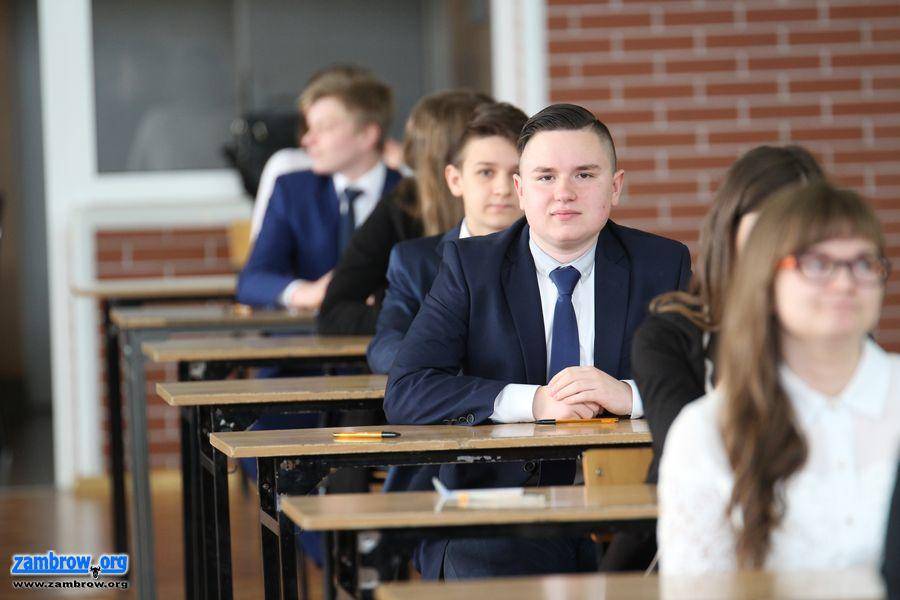 Gimnazjaliści napisali egzamin z języka obcego [foto+arkusze]
