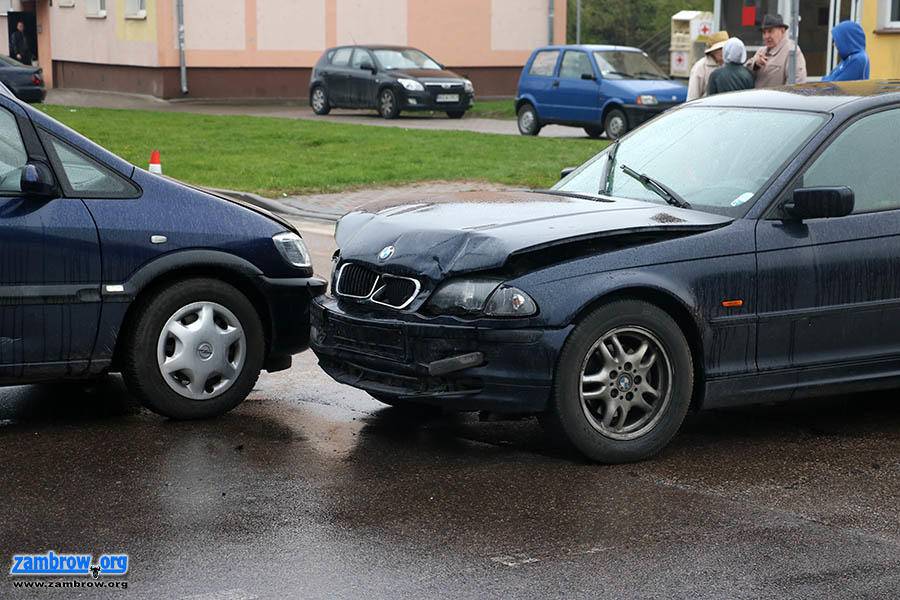 Zderzenie osobówek na Podedwornego [foto]