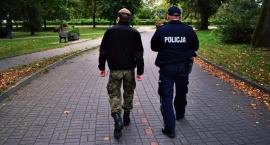 Policjanci pilnują przestrzegania obostrzeń. Mandaty również w powiecie zambrowskim