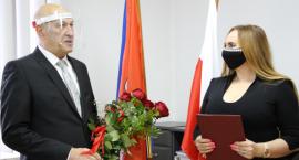 Przedstawiciele Powiatu podziękowali dyrektor MOK [foto]