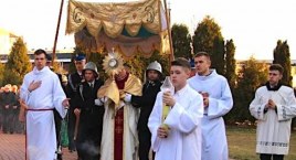 Alleluja! Jezus zmartwychwstał! Rezurekcja w parafii pw. Ducha Świętego [FOTO]