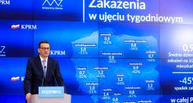 Łagodzenie obostrzeń na wakacje. Sprawdź, co się zmieni!