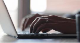 Przez internetową miłość stracił blisko 7 tysięcy złotych