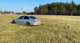 Drifty seniora zniszczyły boisko [FOTO]