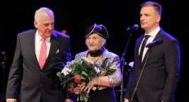 Ambasadorzy Zambrowa 2022. Burmistrz wręczył nagrody dla „Zasłużonych dla Miasta Zambrów” [FOTO+VIDEO]