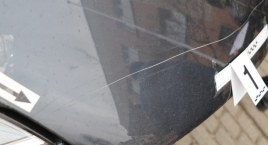Poniosły go nerwy, więc zniszczył zaparkowany obok samochód ...
