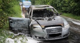 Samochód zapalił się w czasie jazdy [FOTO+VIDEO]