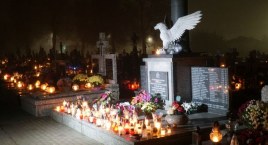 Dzisiaj Uroczystość Wszystkich Świętych. Cmentarze rozświetliły się tysiącami zniczy [FOTO]