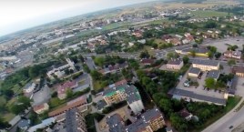 Czy i kiedy powstanie chodnik prowadzący do budowanego centrum handlowego?