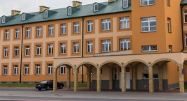 Radna interpeluje o budowę windy i gruntowny remont hali sportowej w „Piątce”