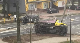 Jedna osoba w szpitalu po zderzeniu trzech pojazdów w Zambrowie [FOTO+VIDEO]