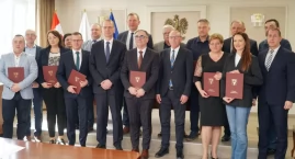 Rada Powiatu Zambrowskiego 2024-2029. Radni otrzymali zaświadczenia o wyborze [FOTO]