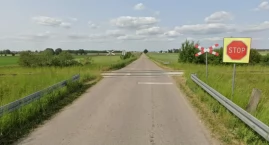 Wypadek na przejeździe kolejowym. Osobówka zderzyła się z szynobusem