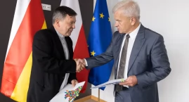 Szumowska parafia otrzymała dotację na remont elewacji zachodniej Domu Parafialnego