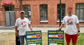 Stop alienacji rodzicielskiej! - ojcowie protestowali przed sądem w Zambrowie [FOTO+VIDEO]
