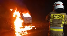 Osobówka spaliła się niemal doszczętnie [FOTO]