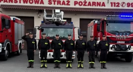 Zdjęcie przedstawia: Strażacy oddali hołd zmarłemu koledze 