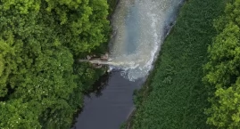 Mętna ciecz w Jabłonce. WIOŚ bada źródła zanieczyszczenia rzeki w Zambrowie [FOTO+VIDEO]