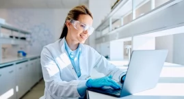 Trwałość pod okiem nauki. Jakie standardy muszą spełniać nowoczesne meble laboratoryjne chemiczne?