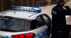Kolejna ofiara koronawirusa SARS-CoV-2 w Polsce. Policja sprawdza osoby przebywające w kwarantannie domowej