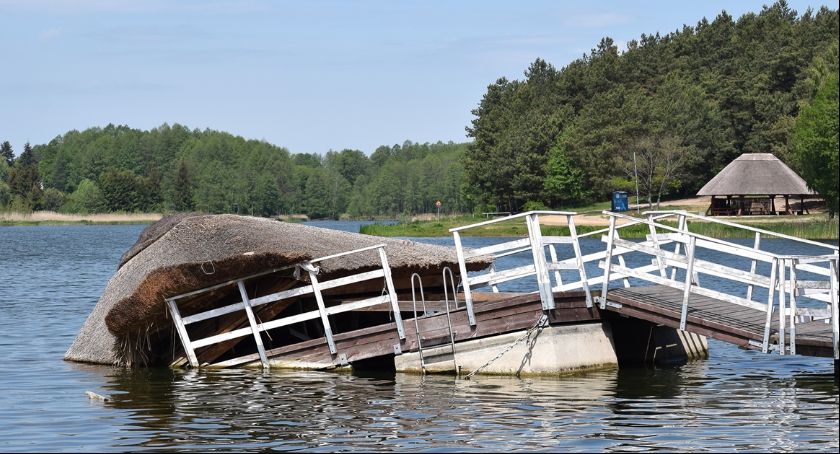 Wkrótce pierwsza rocznica rozwalenia wiaty