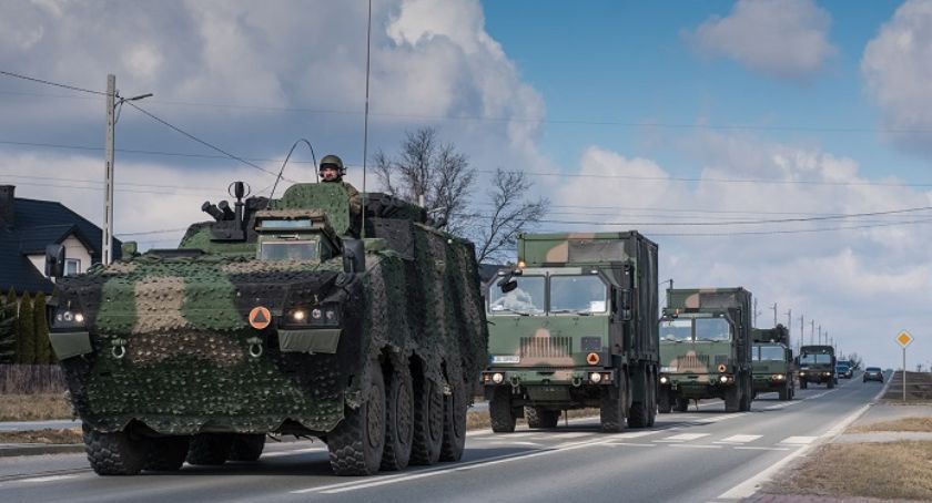 Wzmożony ruch pojazdów wojskowych na drogach