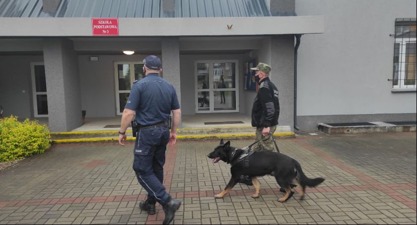 Alarmy bombowe w szkołach