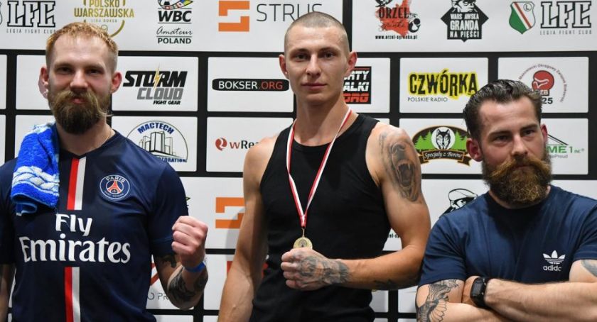 Szymon Ryżko z Ciechanowca, udanie zadebiutował w walce bokserskiej na Warszawskiej Grandzie na Pięści