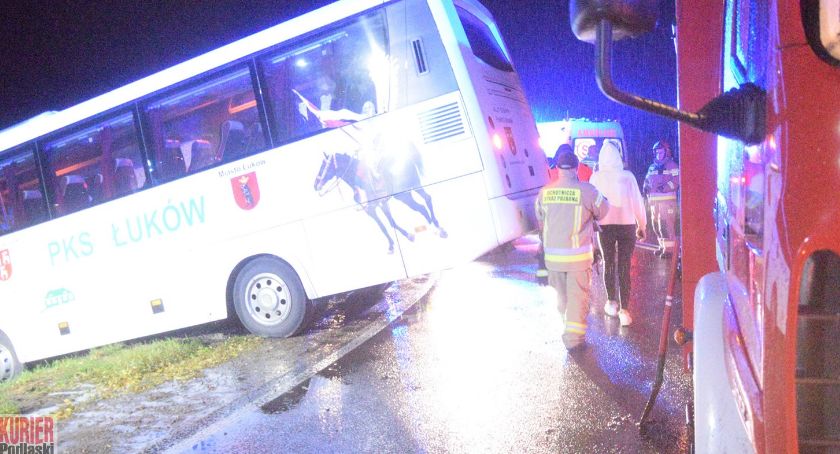 Autobus w rowie. Na pokładzie 28 dzieci