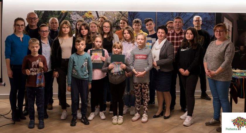 Warsztaty artystyczne dla dzieci i młodzieży – wyrób gobelinów