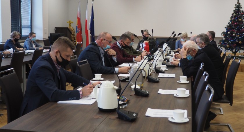 Drogi powiatowe i zmiany  w budżecie 