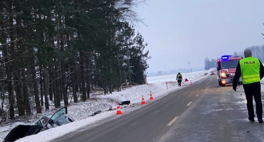 Wypadek w Ciechanowcu. Trzy osoby w szpitalu 