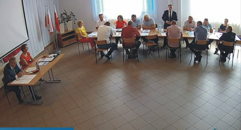 Wójt oskarżony o przekroczenie swoich uprawnień