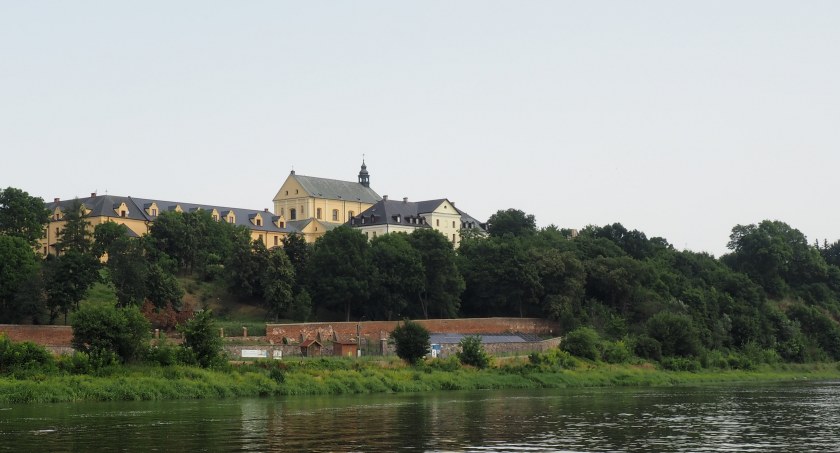 Skandal obyczajowy. Ksiądz miał pisać, że 