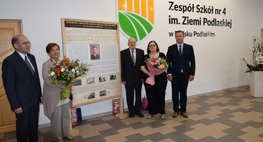 Wyszedł z mroku niepamięci. Rozpoczęcie roku szkolnego w Zespole Szkół nr 4 im. Ziemi Podlaskiej  