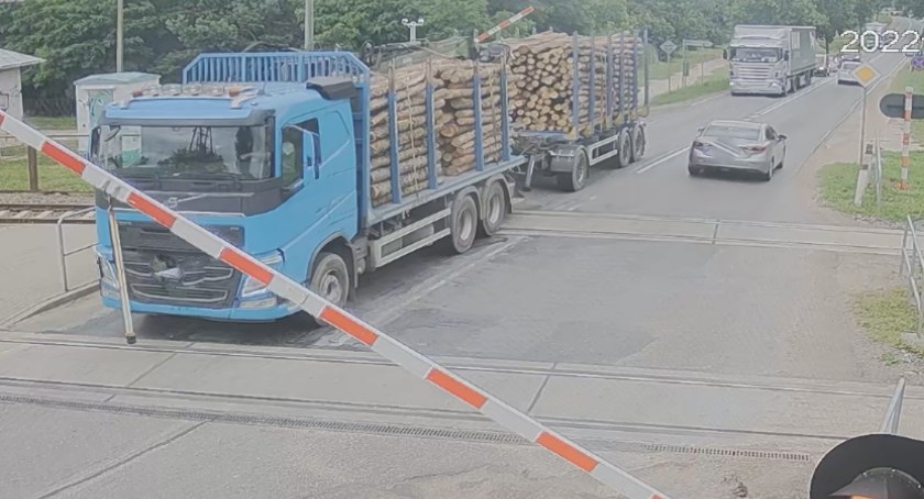 Mandaty na przejeździe kolejowym