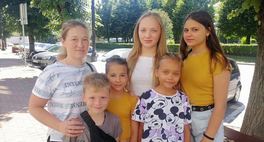 Po siedmiu miesiącach wojny na Ukrainie  Jak pomagamy w potrzebie?   По семи місяцях війни в Україні.  Як допомагаємо в потребі?