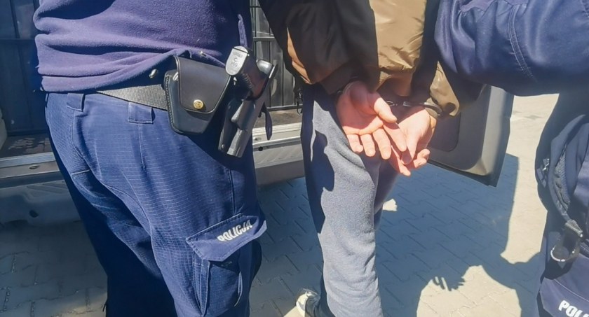 Pobili, okradli i wywieźli do lasu
