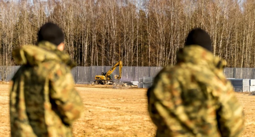 Sąd w Siemiatyczach: Za murem jest pas polskiego terytorium. Wyrok ws pomocy humanitarnej