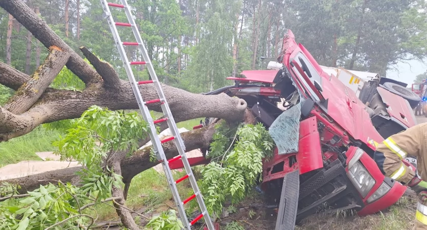 Pęknięta opona przyczyną kolizji