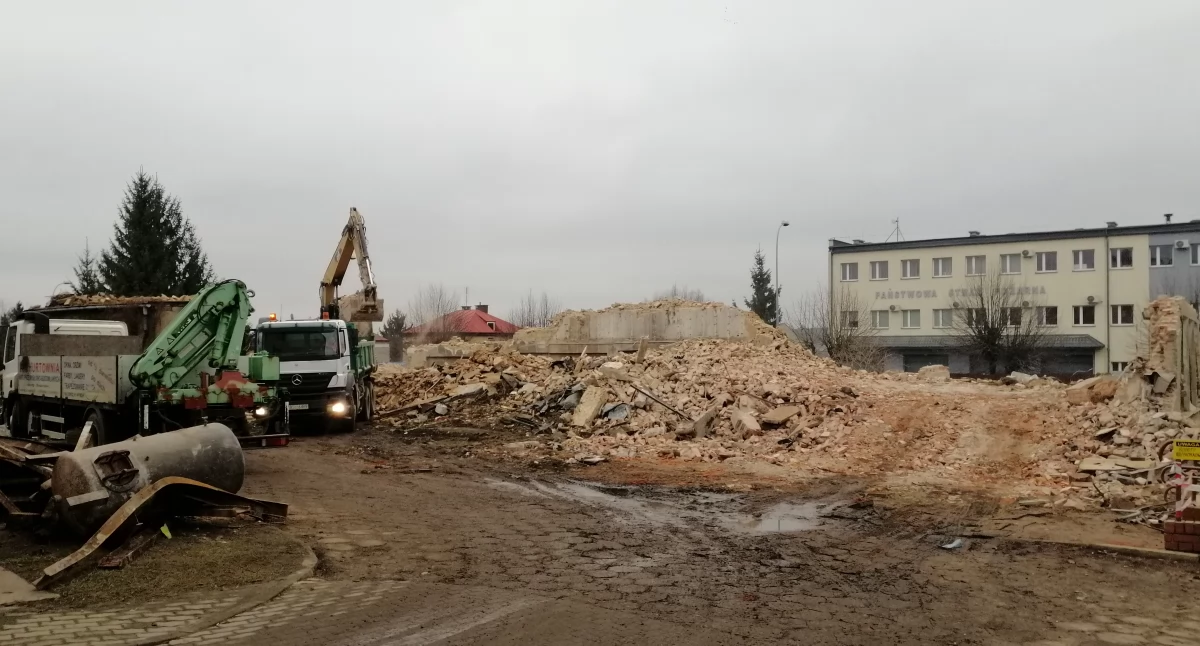 Znika budynek zrujnowanego kina