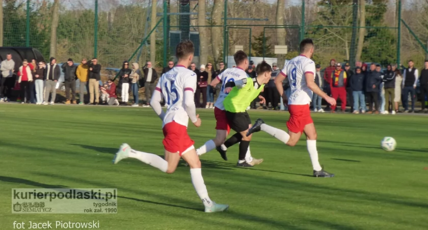 Derby na remis. Pierwsze wyniki IV ligi i Klasy okręgowej