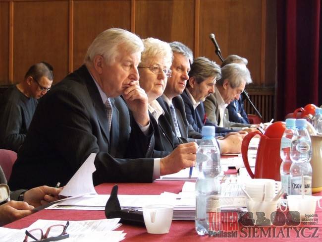 Radni jak maszynki do głosowania?