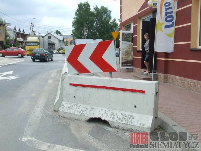 Śmieci po letnikach i problemy drogowe