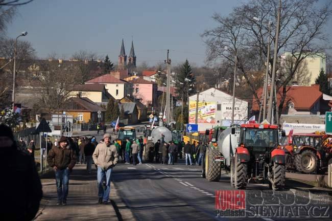 Łosice - Rolnicy blokują drogę 