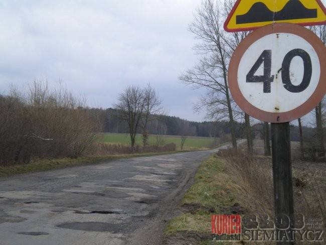 Dołubowo - Stawiają znaki zamiast zrobić drogę