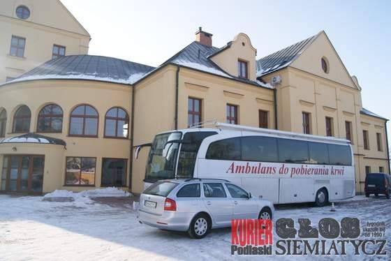 Drohiczyn  - Ambulans HDK pod kurią